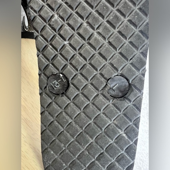 MICHAEL KORS MK Signature Bedford Black Flip Flops Sandals Size 13-1 KDS NWOT - Picture 4 of 4